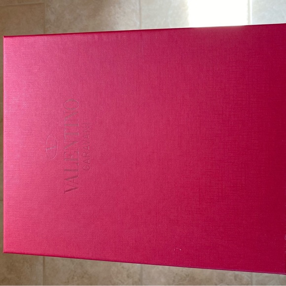 Valentino Garavani Rockstud Espadrille Sandals - Picture 10 of 10